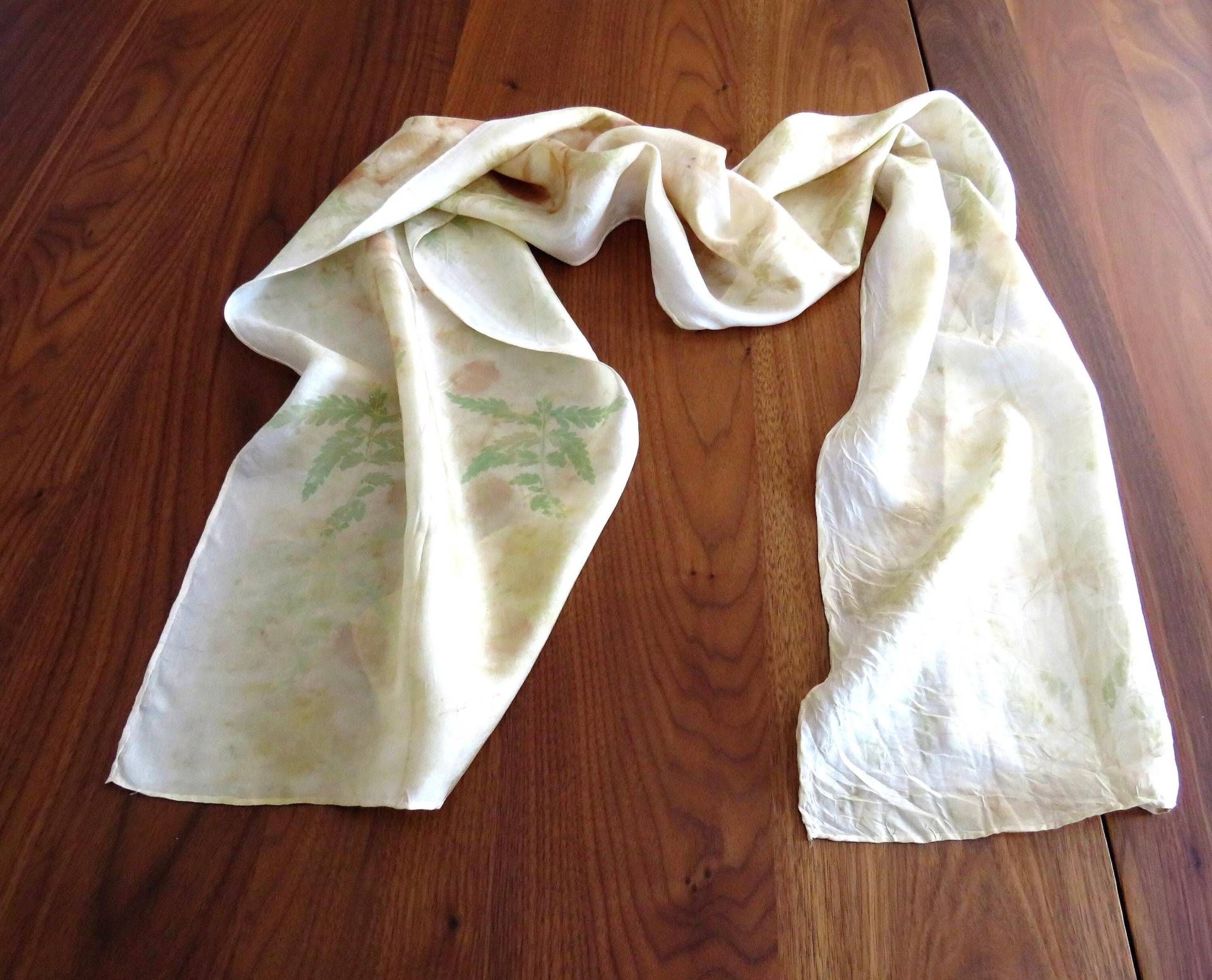 Blass Beige Grün Braun Blätter Handbedruckt Seide Längliche Krinkle Schal - Verträumte Warme Töne Blass Beige Grün Braun Blätter Handbedruckt Seide Längliche Krinkle Schal - Verträumte Warme Töne von VintageOak
