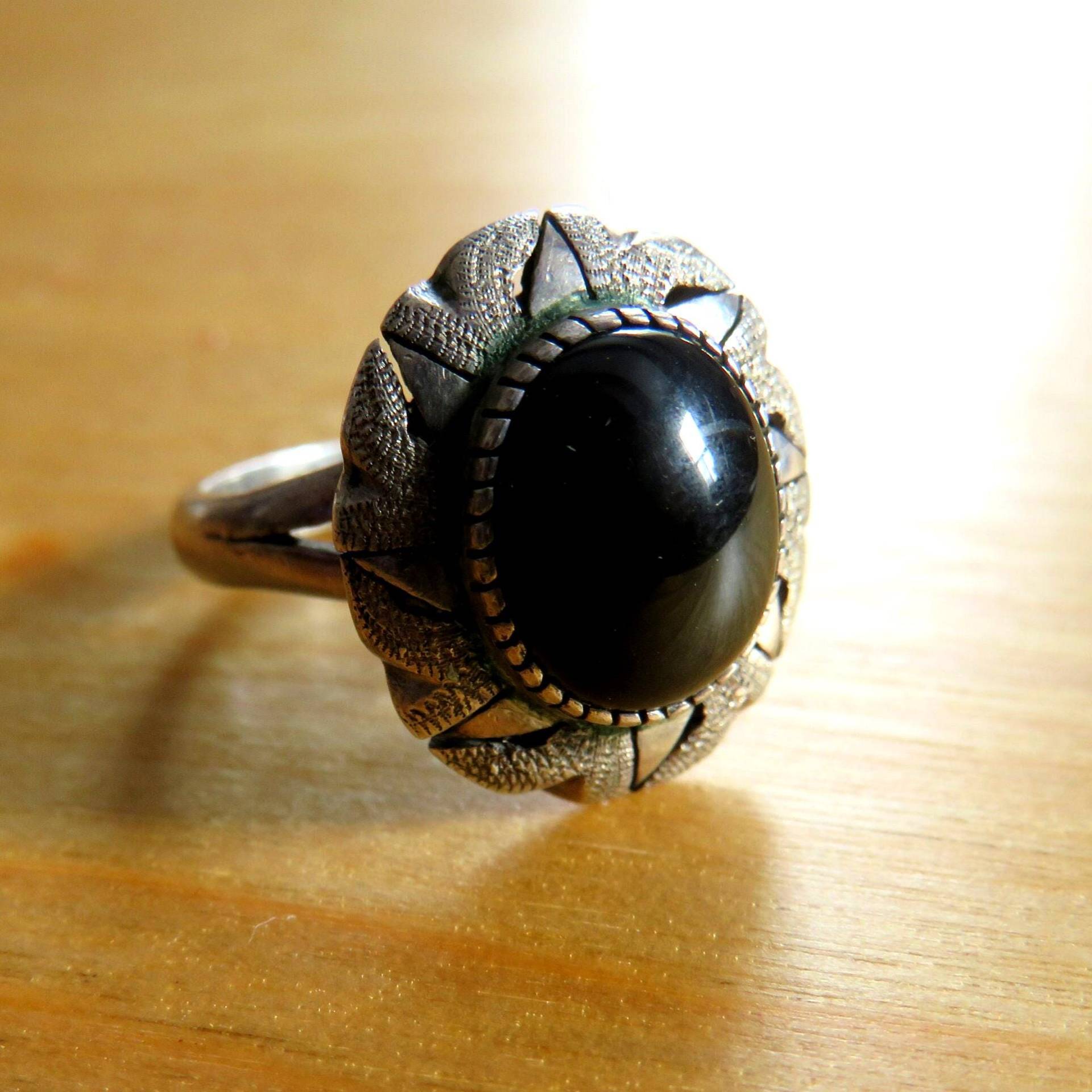 Schwarzer Onyx Sterlingsilber Ring - Southwestern Style, Größe 7 Schwarzer Onyx Sterlingsilber Ring - Southwestern Style, Größe 7 von VintageOak