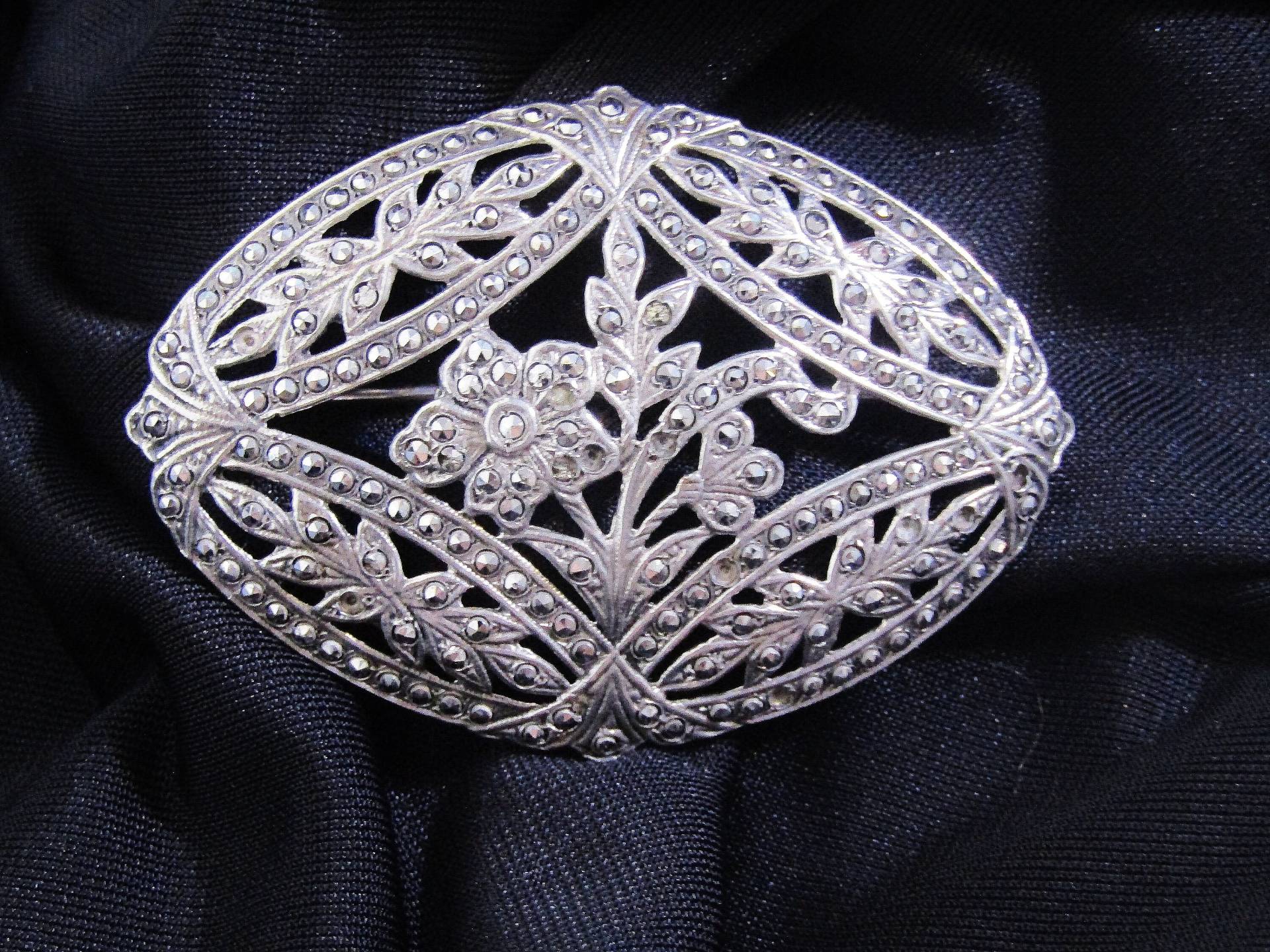 Vintage Art Deco Sterling Silber Markasiten Brosche Anstecknadel Vintage Art Deco Sterling Silber Markasiten Brosche Anstecknadel von VintageObjectsShoppe