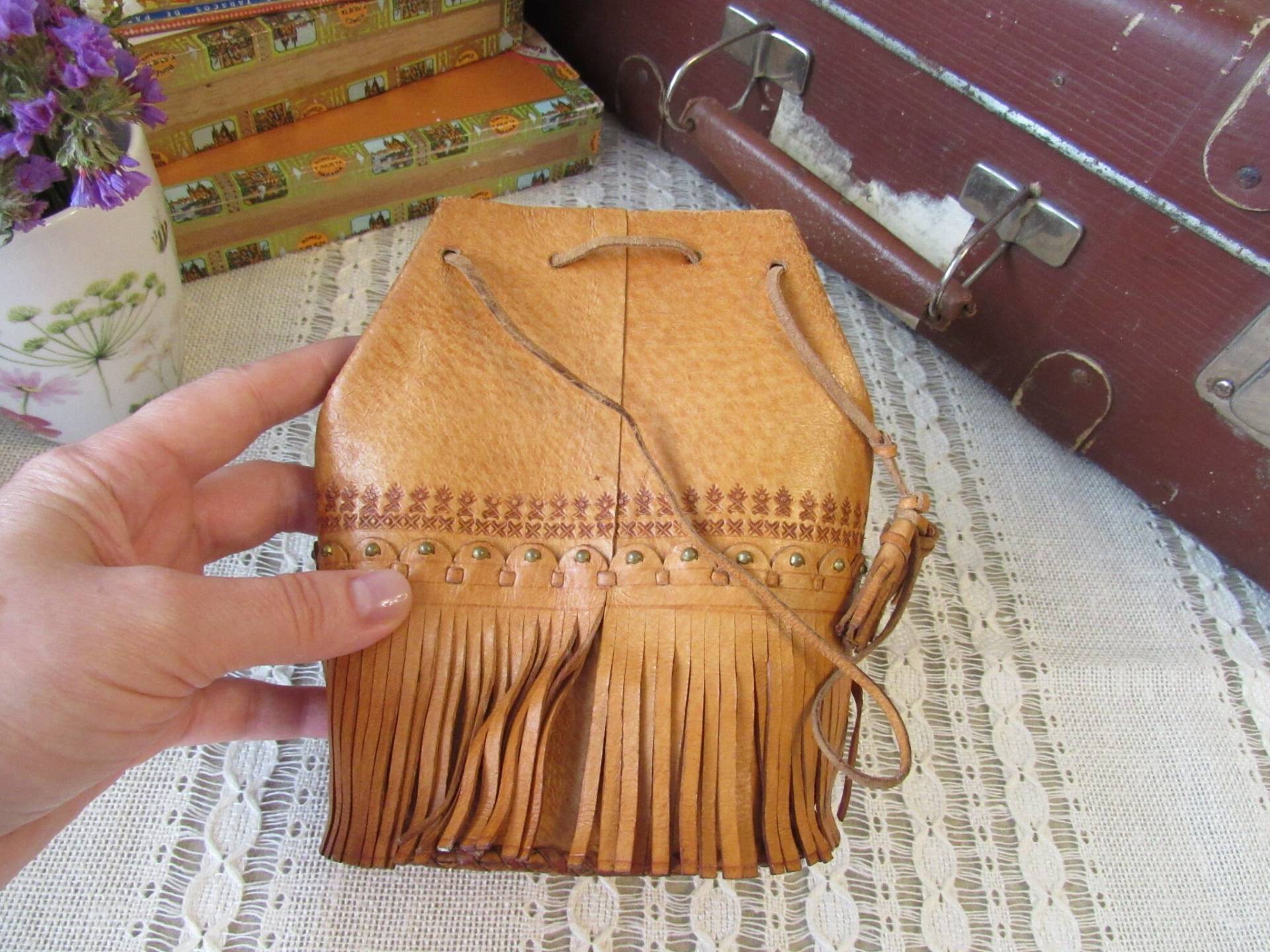 Vintage Boho Tasche, Hipppie Braune Wildleder Tasche Mit Schnur, Eine von VintageOldFox