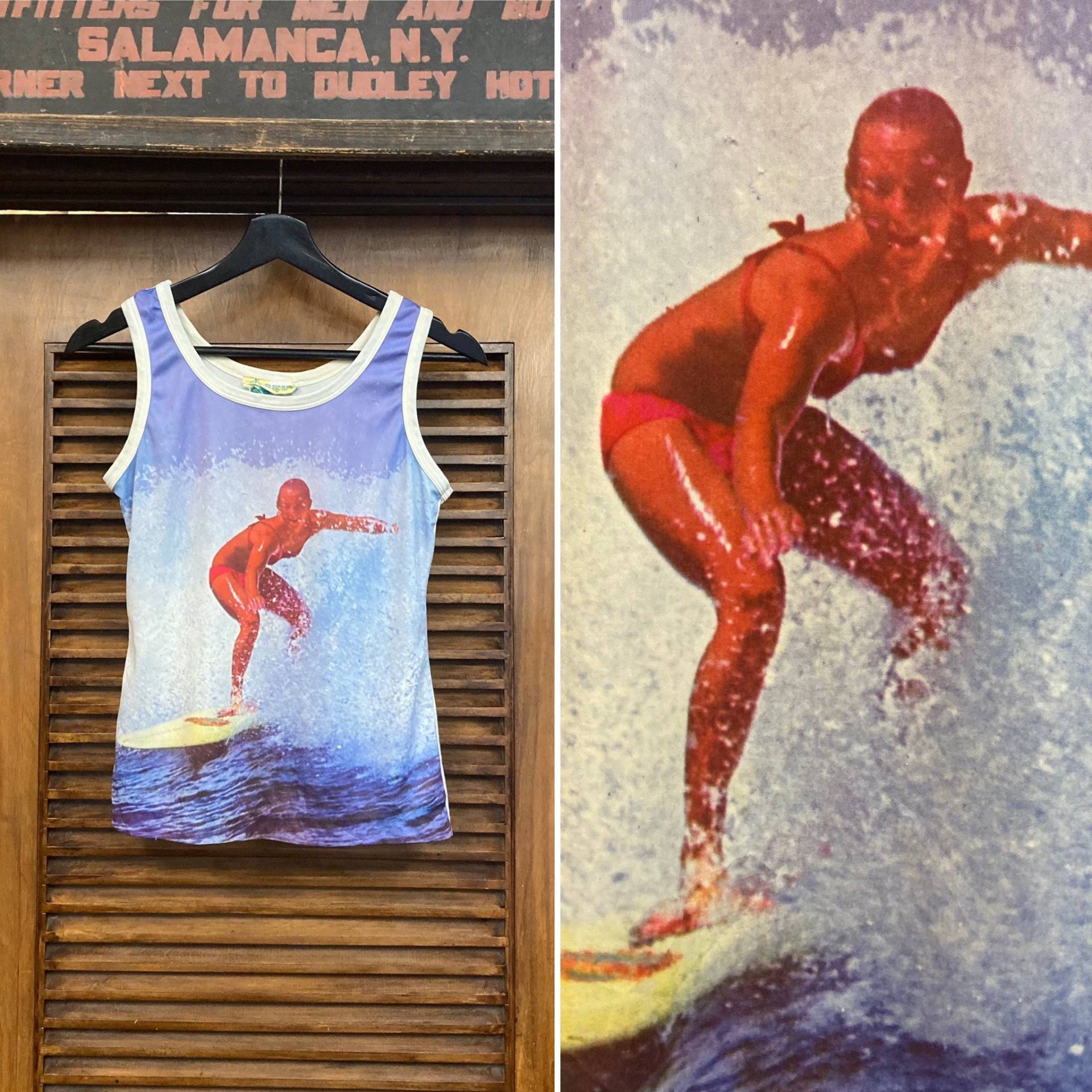 Vintage 1970 Foto Druck Tank Top T-Shirt Mit Frau Surfer, 70Er Jahre Top, Surf Kleidung von VintageOnHollywood