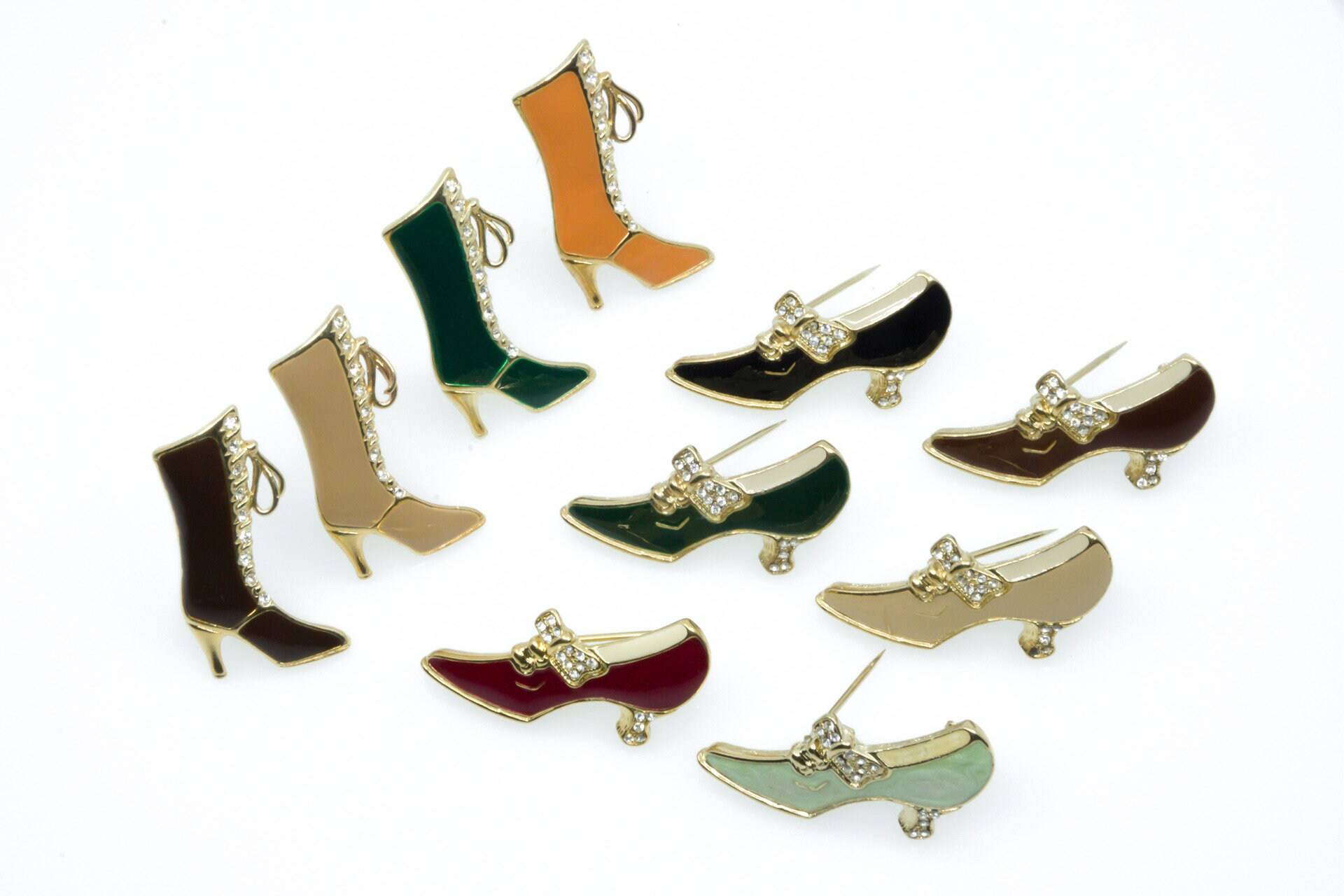 10 Pcs. High Heels Stocking Brooches Pins 70S Enamelled With Rhinestones Different Colors - Vintage Cinderella Shoe Pin Brooch Boots von VintageOrganaut