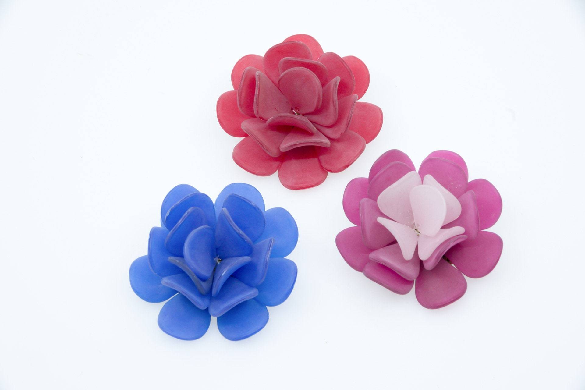 3 Stück Blumen Brosche Pin 70Er Jahre Vintage Plastic Verschiedene Farbtöne Flower Bouquet Floral Blossom Brooch Pinupgirl Style 60S 70S von VintageOrganaut