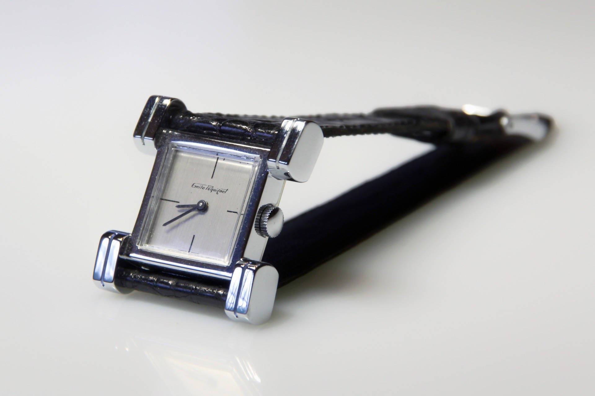 Armbanduhr Emile Pequignet Jahrgang 1970-80 Couturier Modernist Wrist Watch Manual Movement With Original Wooden Box - French Ladies Armbanduhr Emile Pequignet Jahrgang 1970-80 Couturier Modernist Wrist Watch Manual Movement With Original Wooden Box - French Ladies von VintageOrganaut