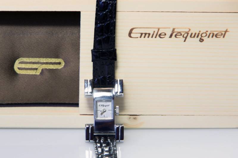 Emile Pequignet Armbanduhr - Vintage 1970S French Wrist Watch With Manual Movement & Original Wooden Box Couturier Modernist Design von VintageOrganaut
