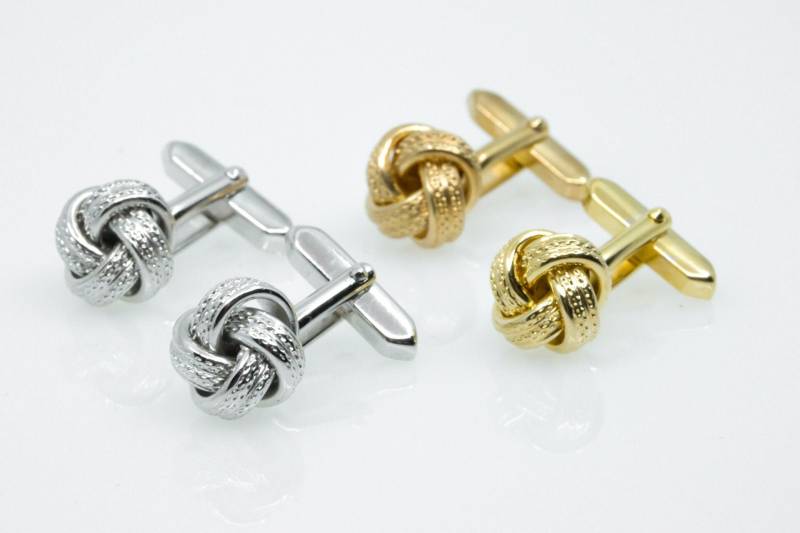 Set 2 Paar Knoten Manschettenknöpfe 70Er Jahre Versilbert Und Vergoldet Jahrgang 1960-1970 Couturier Modernist Knot Cufflinks Dapper von VintageOrganaut