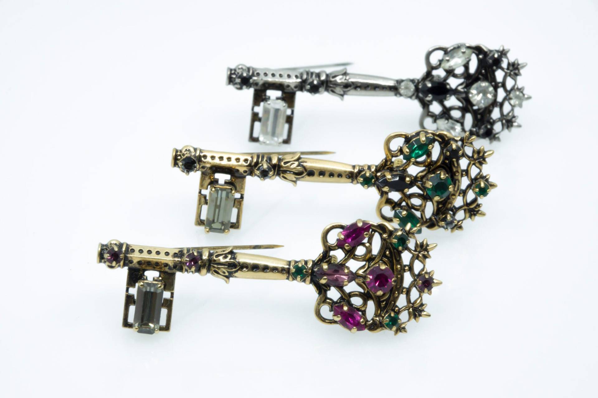 Signierte Brosche Schlüssel 80Er Jahre "W. Germany" Mit Glassteinen Verschiedene Farben - Vintage Brooch 80S Filigree Ornamental Key Shape von VintageOrganaut