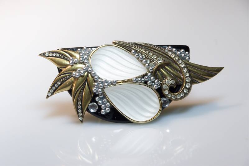 Unique Floral Style Brooch - Frosted Glass Und Golden Leafs With Crystal Rhinestones & Small Pearls Large Brosche 80Er Jahre von VintageOrganaut