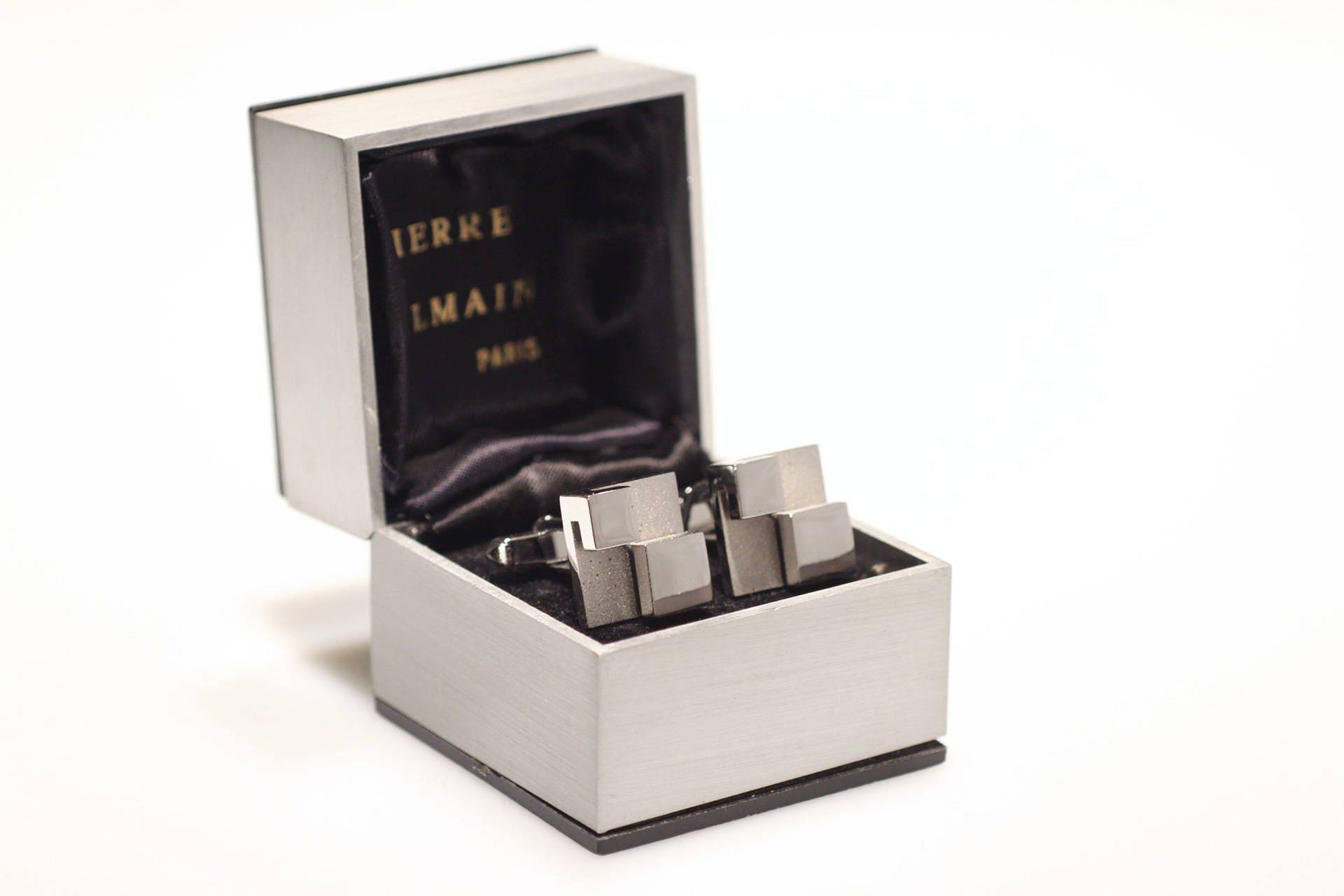 Vintage Pierre Balmain Paris Manschettenknöpfe Rhodiniert Cufflinks 1970S Couturier Modernist Designer Dapper Dandy Style Vintage Pierre Balmain Paris Manschettenknöpfe Rhodiniert Cufflinks 1970S Couturier Modernist Designer Dapper Dandy Style von VintageOrganaut