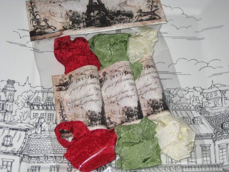 Reißvernähtes Nahtbindungsband, Crinkled Nahtbindung Verpackt Traditionelle Weihnachts-Ecs Reißvernähtes Nahtbindungsband, Crinkled Nahtbindung Verpackt Traditionelle Weihnachts-Ecs von VintageParisMarket