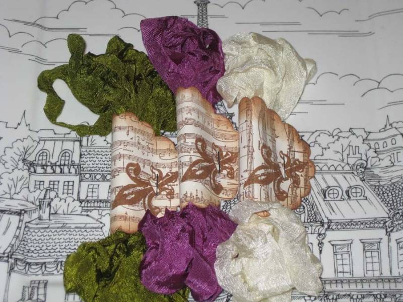 Scrunched Seam Binding Band, Crinkled French Lilac Et Olive Candy Esc von VintageParisMarket