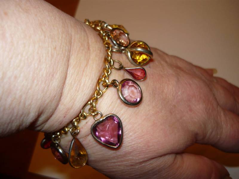 Bunt Vintage Bezel Set Glas Armband Bunt Vintage Bezel Set Glas Armband von VintagePeaceCC