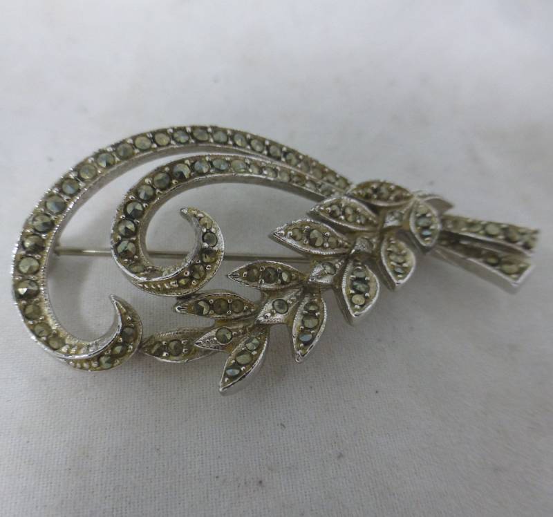 Vintage Brosche Mit Markasit Blüte in Silberfarbener Fassung - Modeschmuck, Brosche, Modeschmuck von VintagePeatCottage