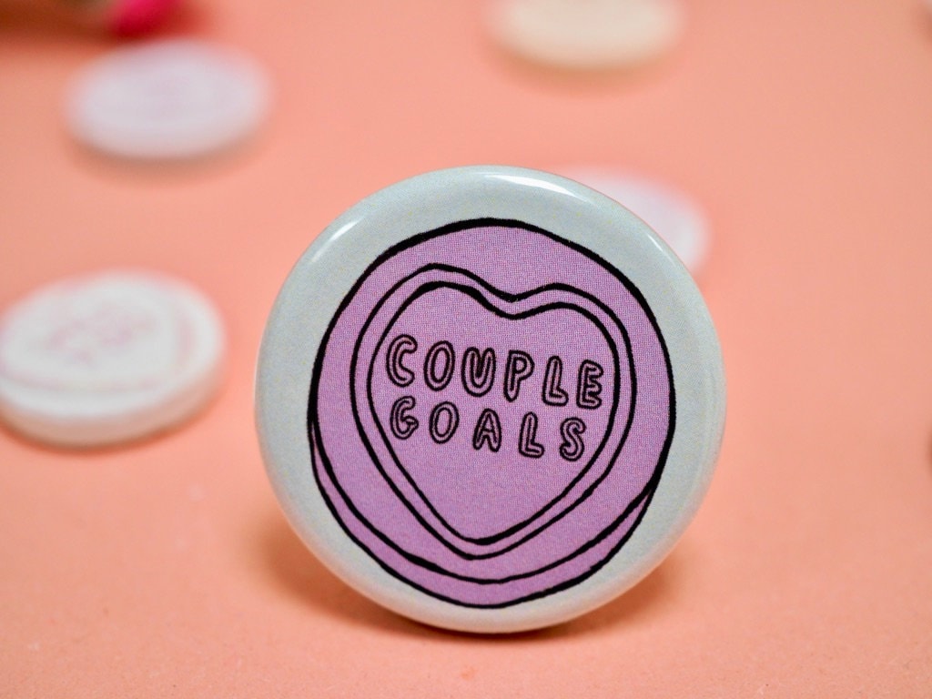 Paar Tore Retro Vintage Braut Hochzeit Love Hearts Abzeichen Paar Tore Retro Vintage Braut Hochzeit Love Hearts Abzeichen von VintagePinClub