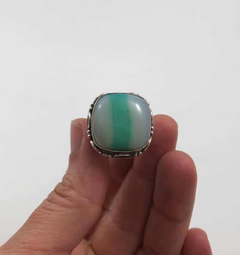 Großer Vintage Sterling Silber Boho Stil Milchig Weißer Und Aqua Grüner Achat Damenring von VintagePrairieGems
