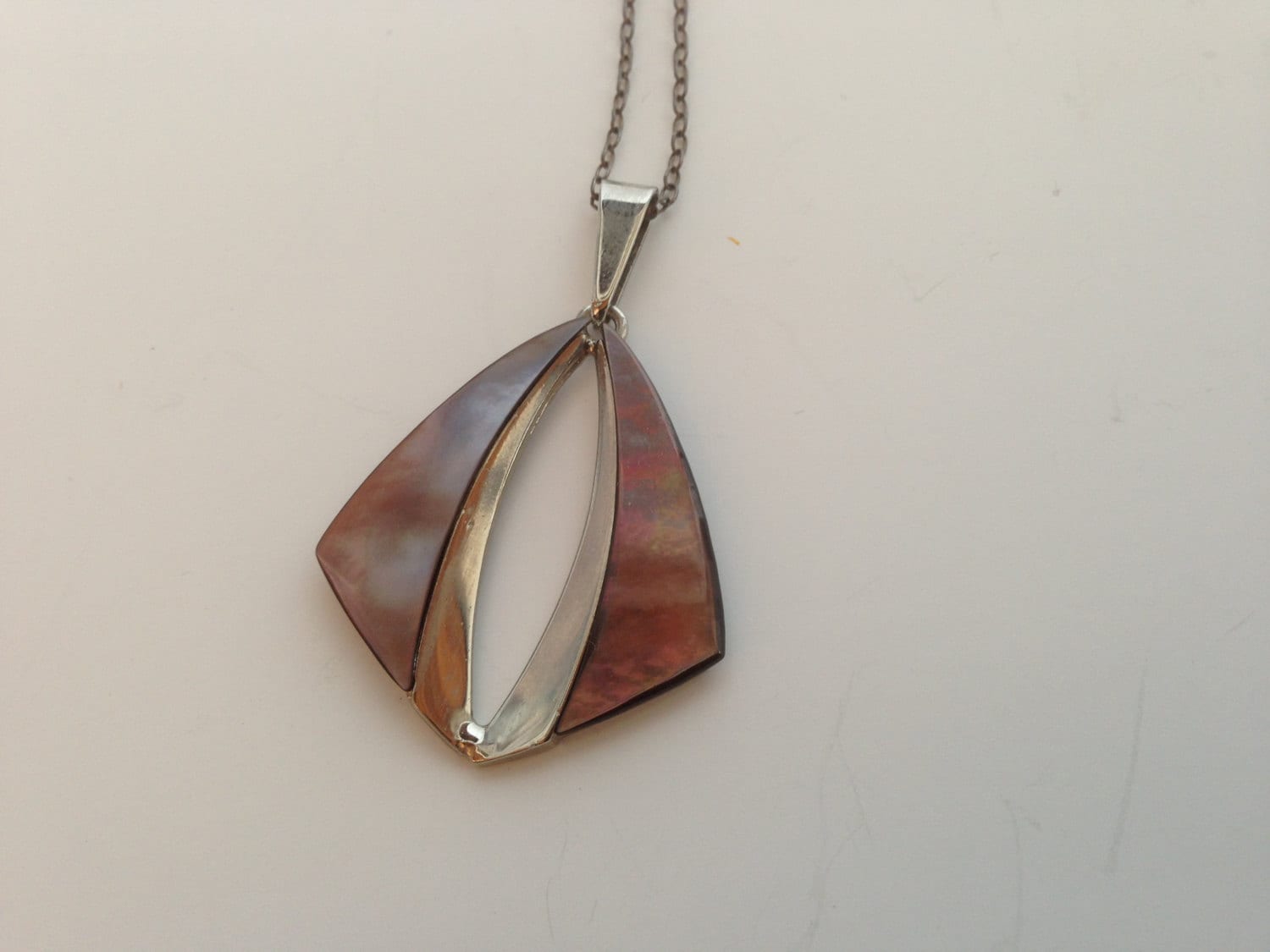Modernist Art Deco Perlmutt Ges Gesch Signierte Anhänger Halskette Modernist Art Deco Perlmutt Ges Gesch Signierte Anhänger Halskette von VintagePrairieGems