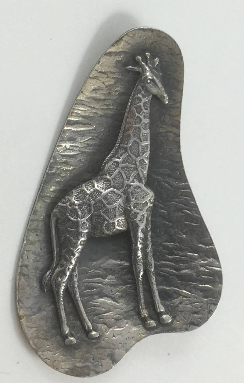 Verkauf Mid Century Modern Modernist Candi Südafrika Sterling Silber Giraffe Brosche Verkauf Mid Century Modern Modernist Candi Südafrika Sterling Silber Giraffe Brosche von VintagePrairieGems