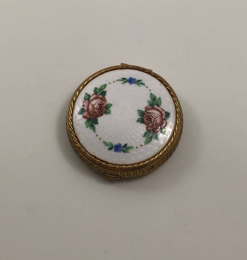 Vintage 1930Er Jahre Goldfarbene Guilloche Emaille Rose Dekoriert Kompakt von VintagePrairieGems