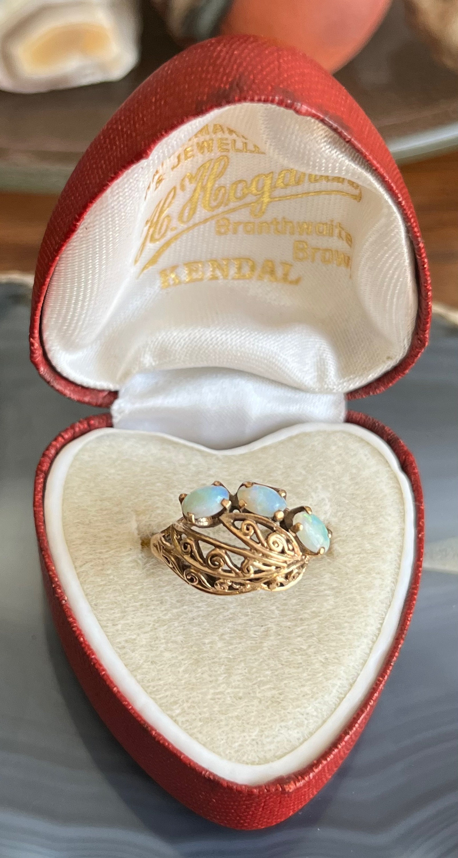 Vintage 1950S 10K Gelbgold Und Opal Gewölbter Cocktail-Dinner-Damenring Vintage 1950S 10K Gelbgold Und Opal Gewölbter Cocktail-Dinner-Damenring von VintagePrairieGems