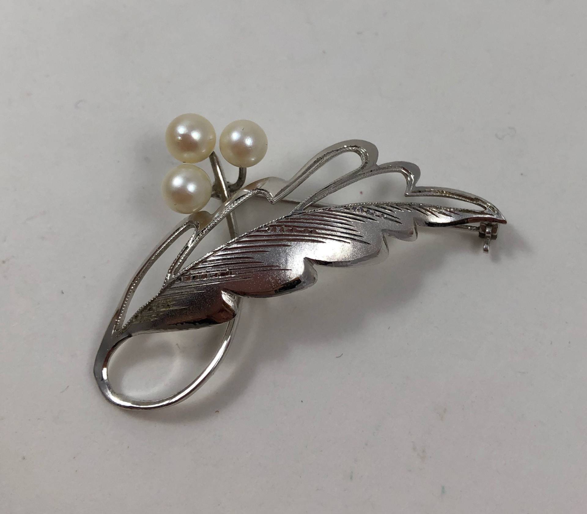 Vintage Mid Century Avon Of Belleville Zuchtperle Und Sterling Silber Blatt Brosche Vintage Mid Century Avon Of Belleville Zuchtperle Und Sterling Silber Blatt Brosche von VintagePrairieGems