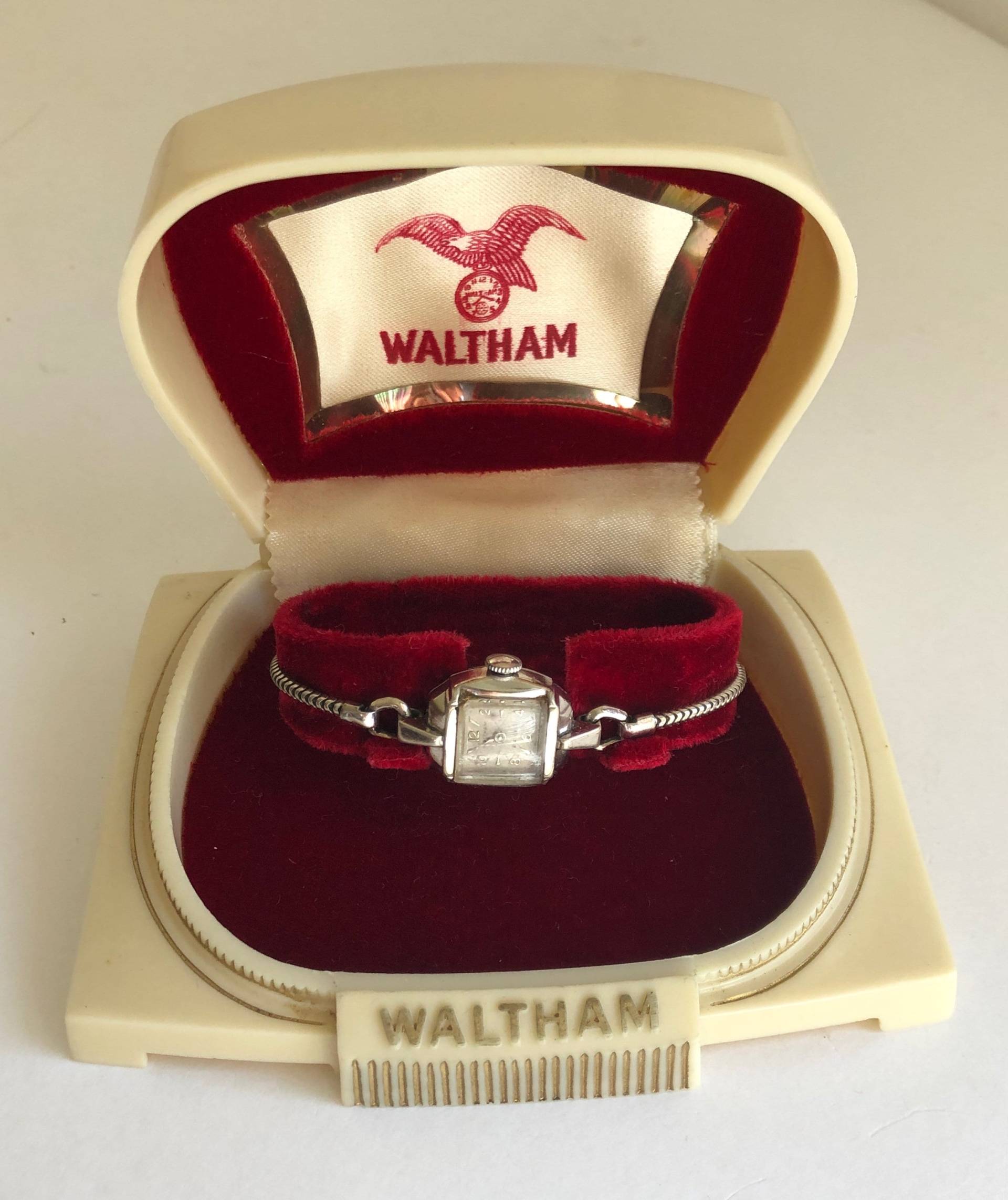 Vintage Mid Century Waltham Damen Armbanduhr in Original Schickes Uhrenetui von VintagePrairieGems