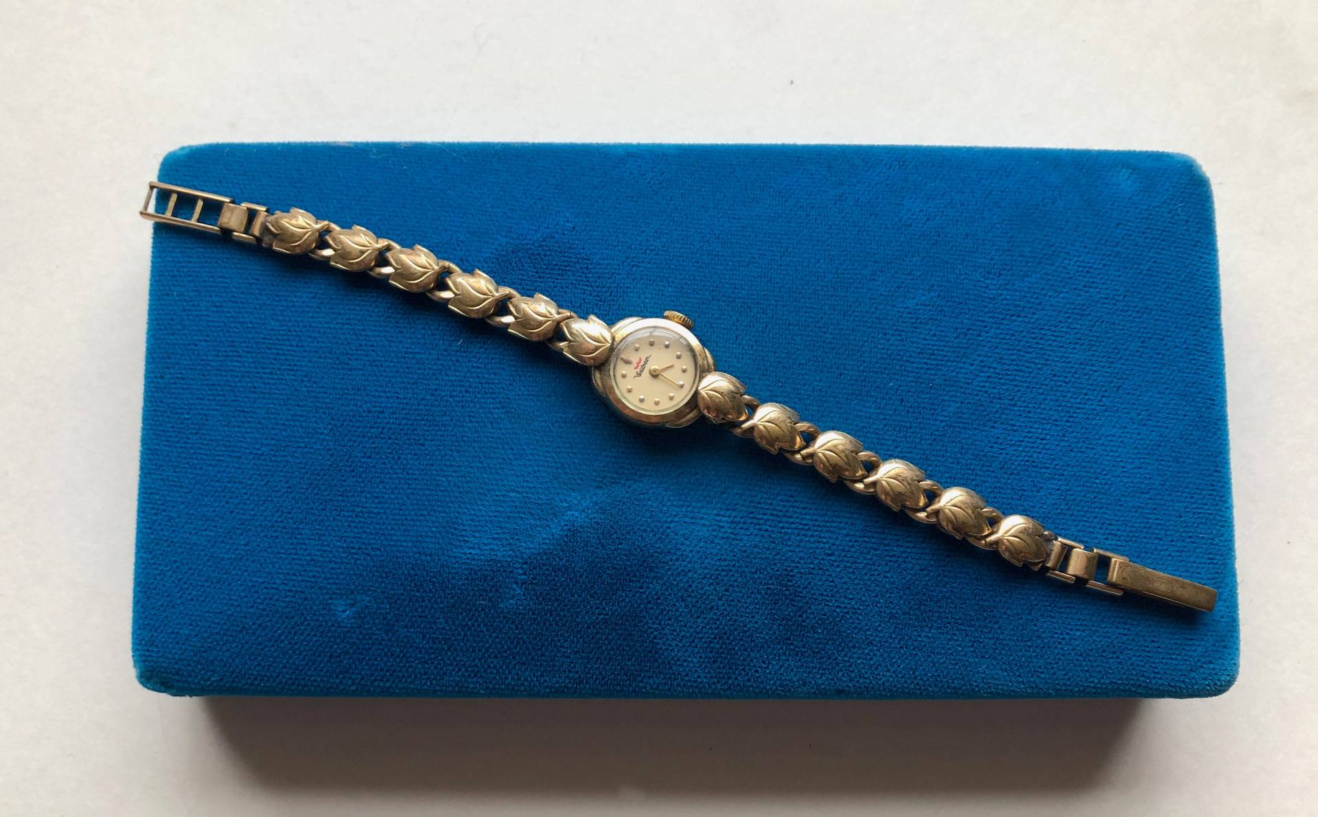 Vintage Mid Century Waltham Damen Armbanduhr Mit Blatt-Armband von VintagePrairieGems