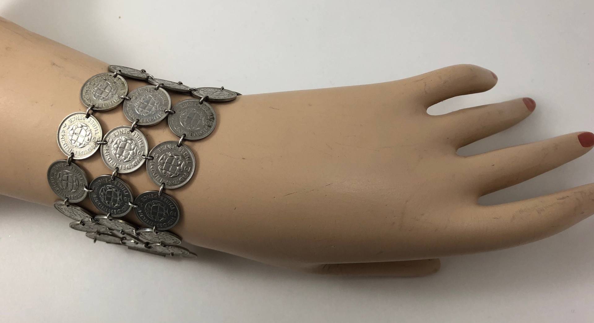 Wunderschöne 1903 Bis 1944 Silber Münzen Englisch 3 Pence Dreireihiges Breites Armband Wunderschöne 1903 Bis 1944 Silber Münzen Englisch 3 Pence Dreireihiges Breites Armband von VintagePrairieGems