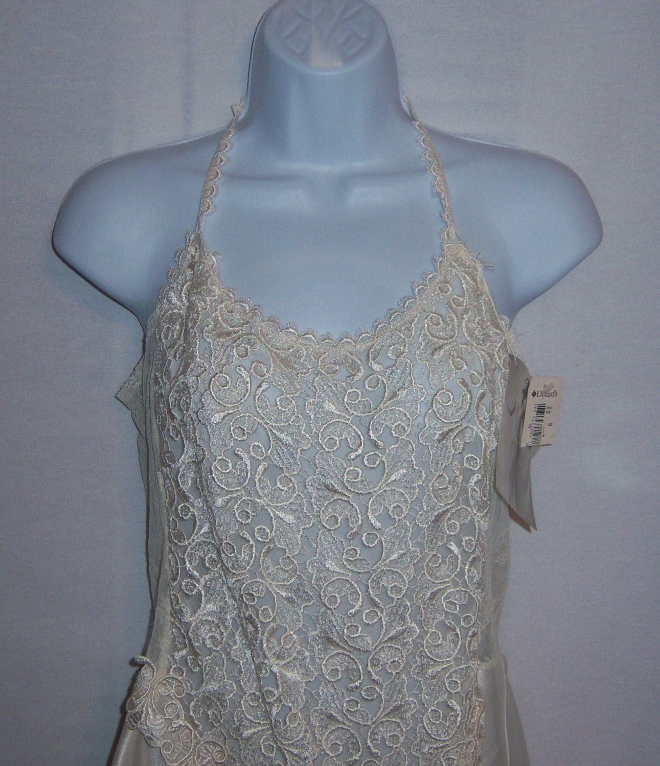 Vintage Flora Nikrooz Elfenbein-Off-White Satin Spitze Braut Flitterwochen Teddy Nachthemd Chemise Kleid Peignoir Large Nos Deadstock Negligee Mit von VintagePrepGirl