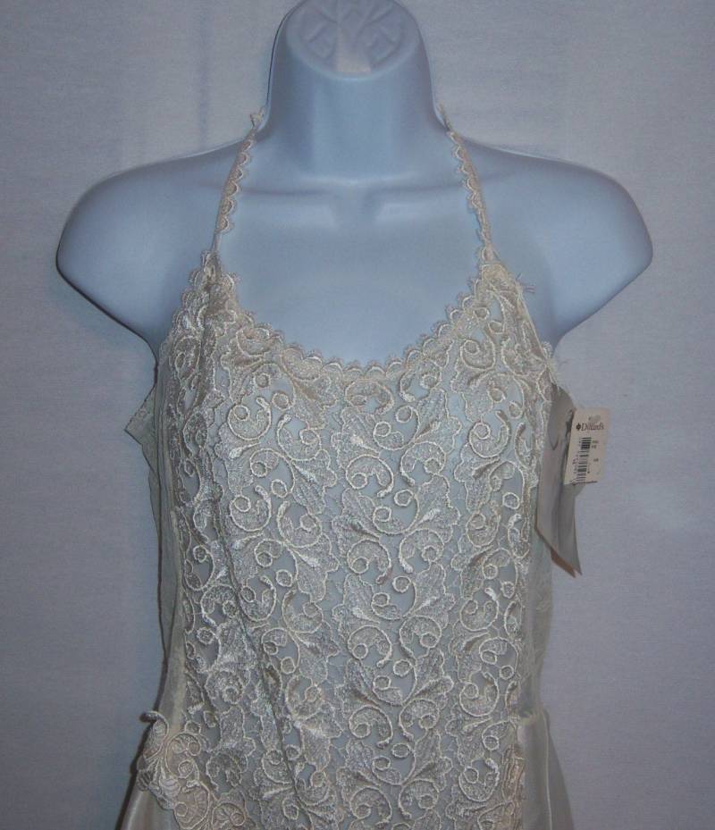 Vintage Flora Nikrooz Elfenbein-Off-White Satin Spitze Braut Flitterwochen Teddy Nachthemd Chemise Kleid Peignoir Large Nos Deadstock Negligee Mit von VintagePrepGirl