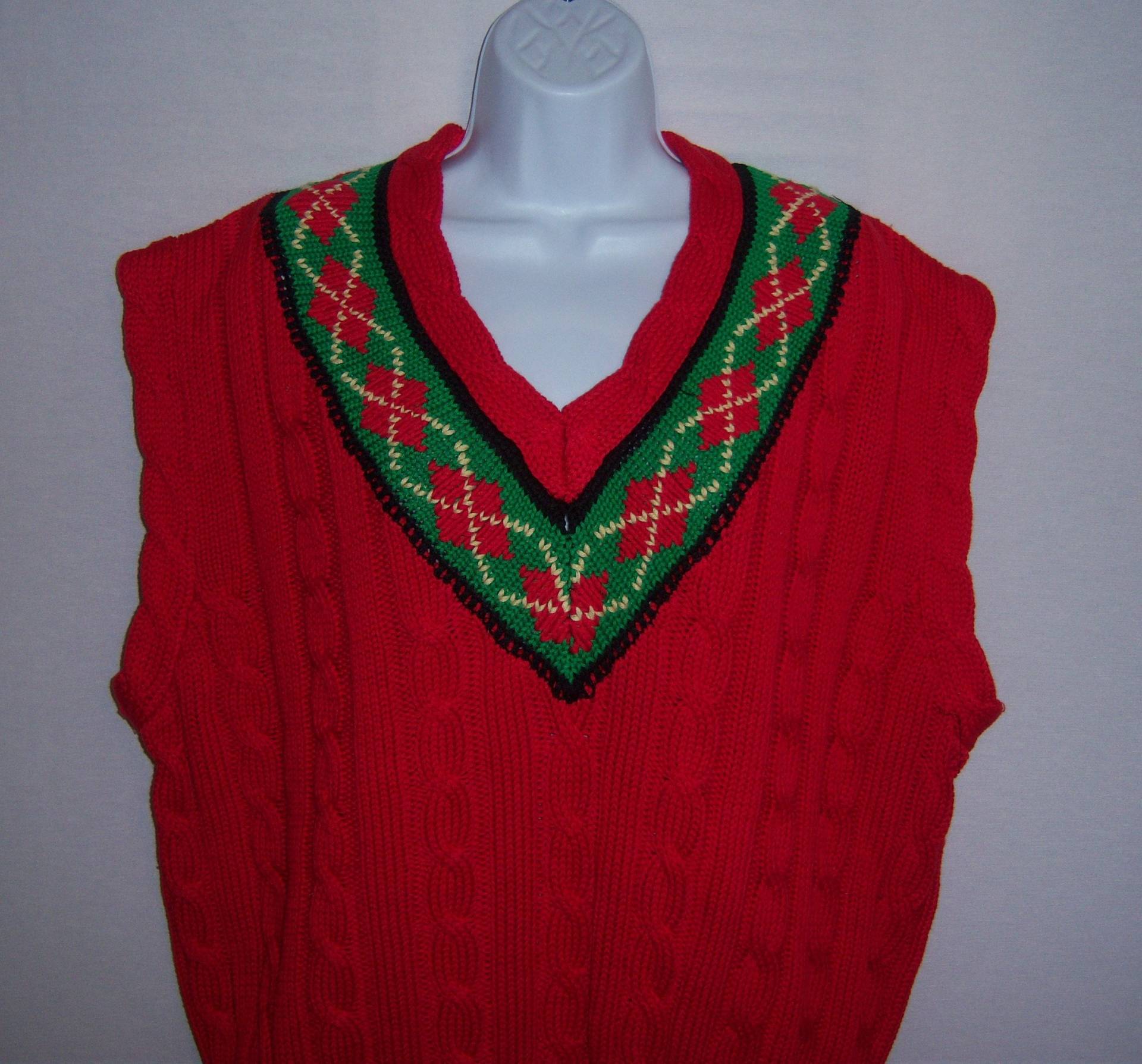 Vintage Traditionelle Handels Co. Hand Gestrickt Rot Schwarz Grün Gelb Argyle Zopfmuster Baumwolle Pullover Weste Extra Groß Xl Deadstock Neu Mit von VintagePrepGirl