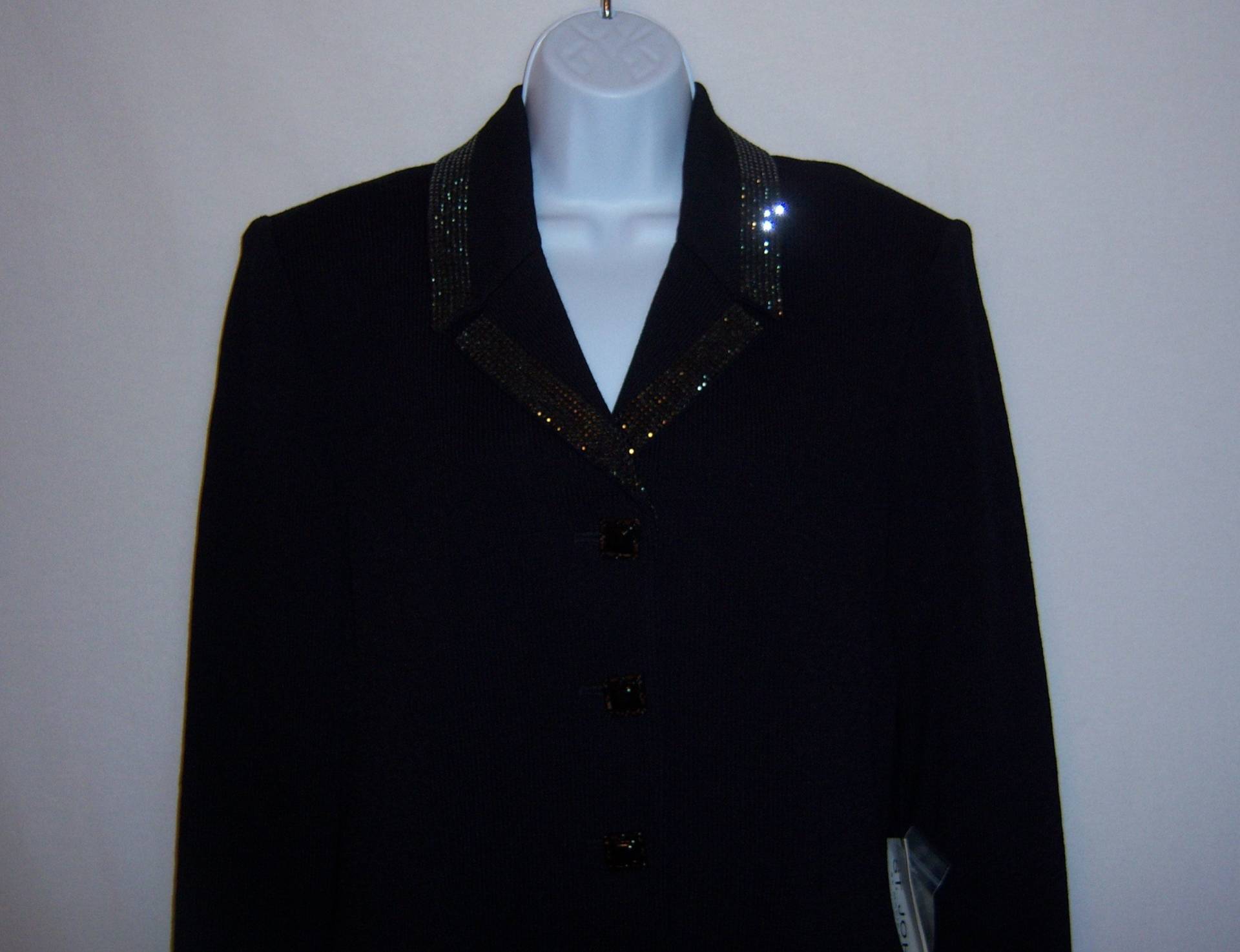 st. John Kollektion Abend By Marie Grau Schwarz Kristalle Pullover Reitjacke 12 Medium Deadstock Nmit Etikette Nos Santana Knits st. John Kollektion Abend By Marie Grau Schwarz Kristalle Pullover Reitjacke 12 Medium Deadstock Nmit Etikette Nos Santana Knits von VintagePrepGirl