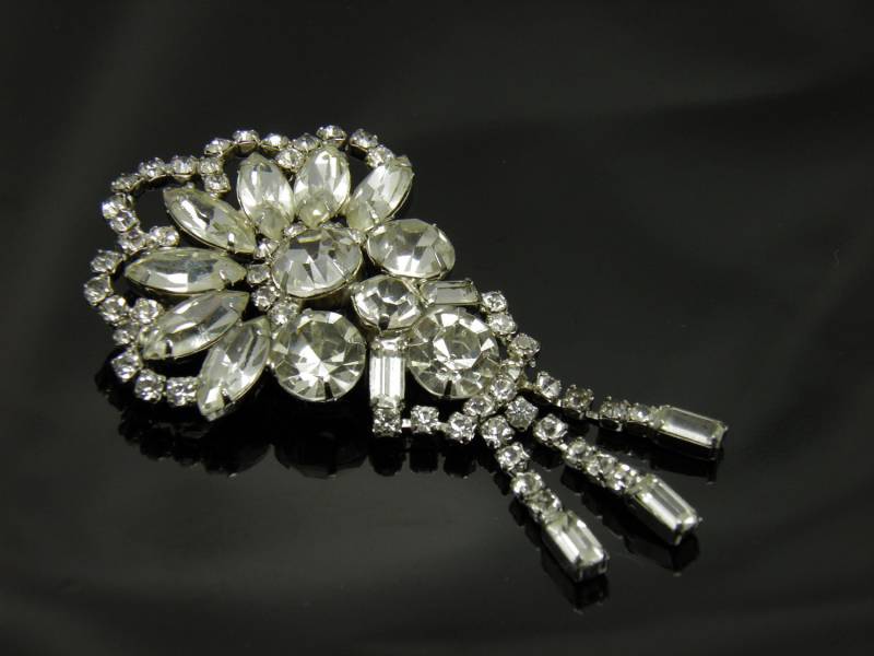 Atemberaubend Schöne Vintage Strass Brosche Atemberaubend Schöne Vintage Strass Brosche von VintagePresentations
