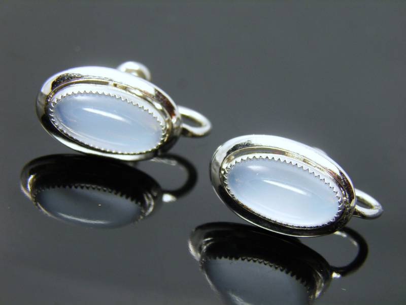 Atemberaubende Danecraft White Moonglow Durchsichtig Vintage Gold Gefüllte Ohrringe von VintagePresentations