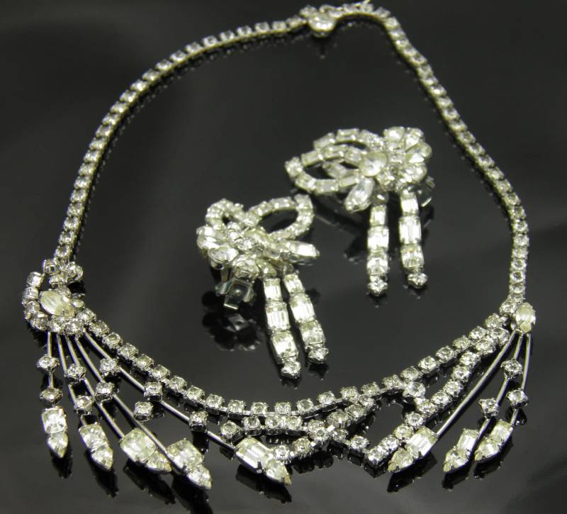 Einzigartige Und Exquisite Vintage Strass Halskette Ohrringe von VintagePresentations