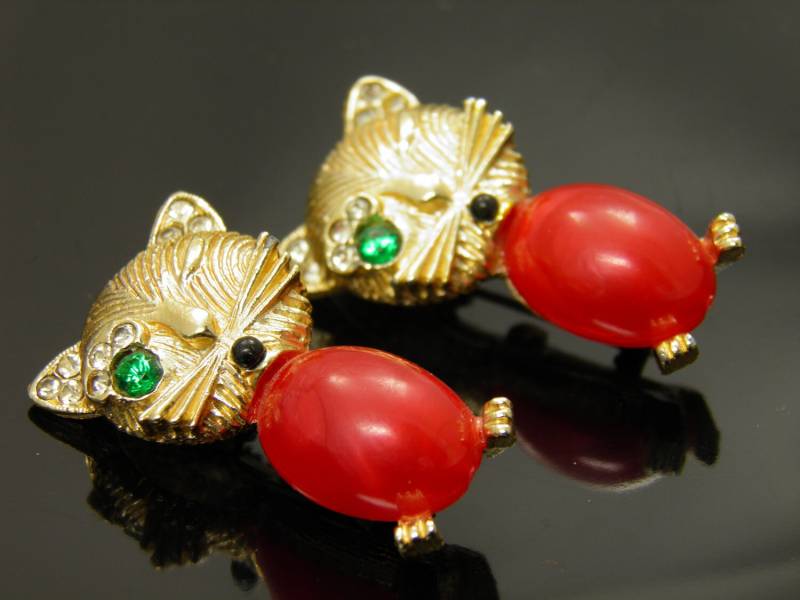 Satz Von Zwei Seltene Rote Jelly Belly Winking Katze Pin Broschen Satz Von Zwei Seltene Rote Jelly Belly Winking Katze Pin Broschen von VintagePresentations
