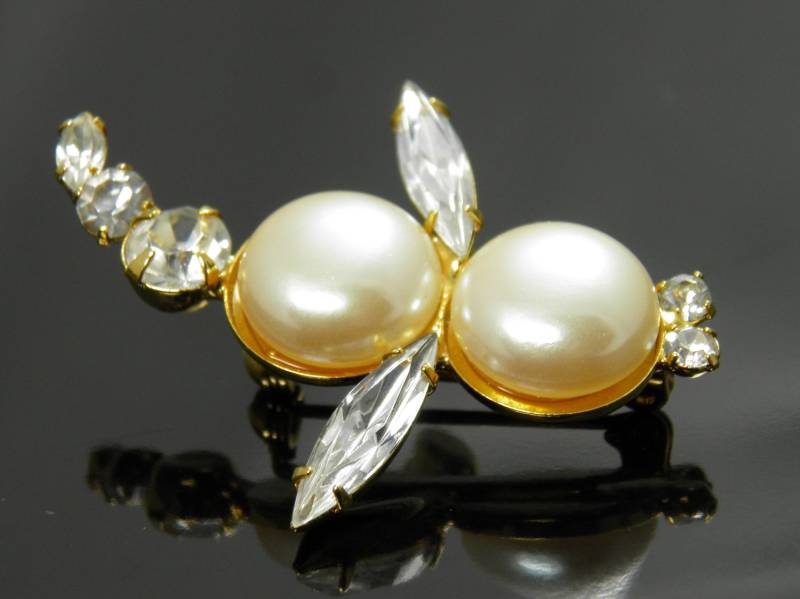 Vintage Barock Perlen Und Strass Wasp Bee Pin Brosche Vintage Barock Perlen Und Strass Wasp Bee Pin Brosche von VintagePresentations