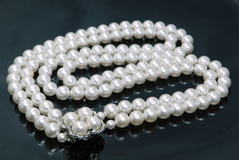 Vintage Doppelstrang Faux Perlen Mit Dekorativen Verschluss Unterzeichnete Japan von VintagePresentations