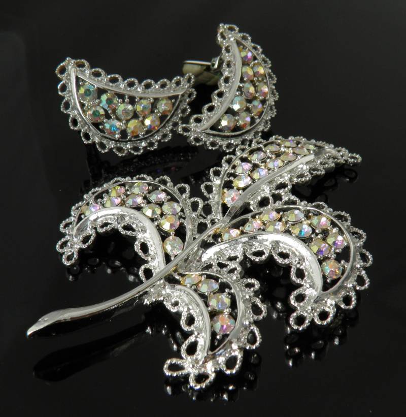 Vintage Emmons "Shimmering Lace" Blatt Und Halbmond Geformt, Brosche Ohrclips in Ab Strasssteine von VintagePresentations