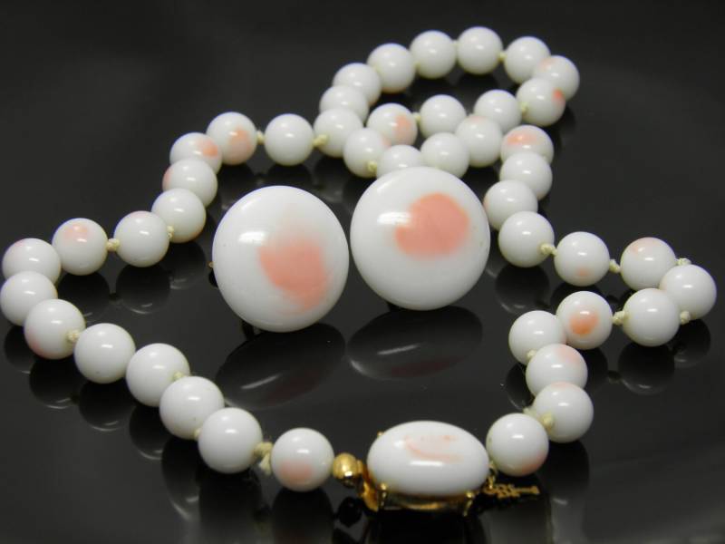 Vintage Frühen Trifari Soft Rosa Angelskin Glas Hände Gebunden Beaded Halskette Und Ohrringe Demi Set Clip von VintagePresentations