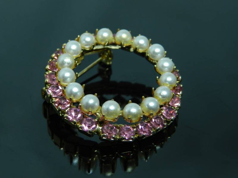Vintage Kleine Runde Rosa Strass Und Perlen Brosche Pin von VintagePresentations