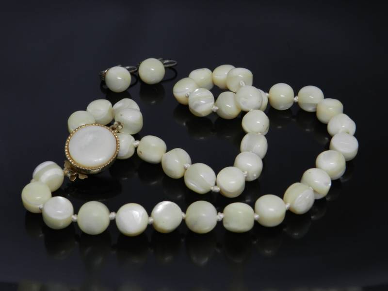 Vintage Leuchtende Perle Wie Givre Perlen Kette Und Clip Ohrringe Demi-Parure Set von VintagePresentations