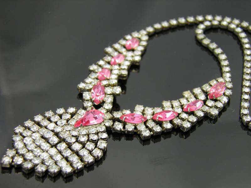 Vintage Rosa Runway Bib Stil Straßkette von VintagePresentations