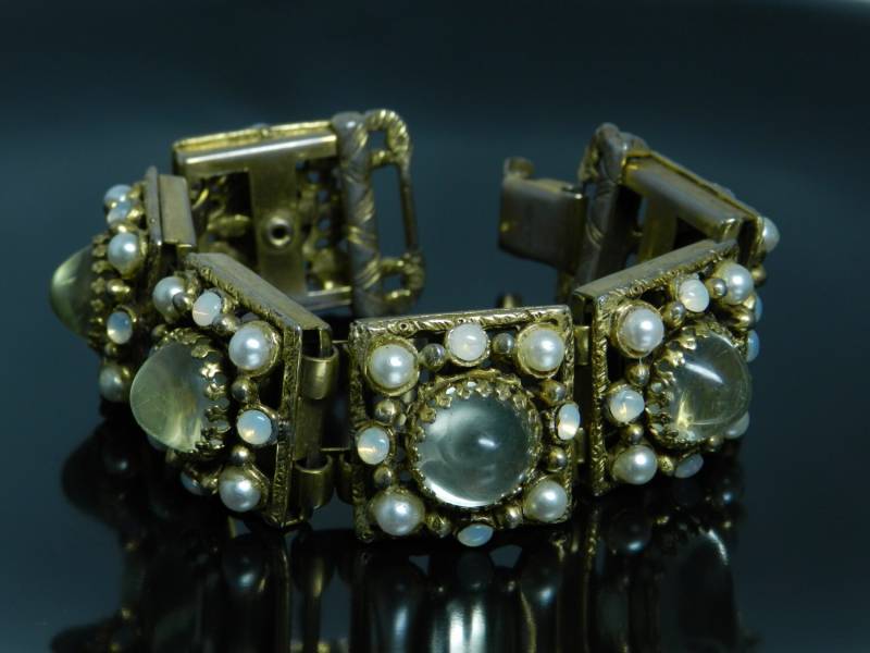 Vintage Selro Ungewöhnliche Und Einzigartige Chunky Armband Mit Klaren Lucite Kuppeln Winzigen Perlen Akzent von VintagePresentations