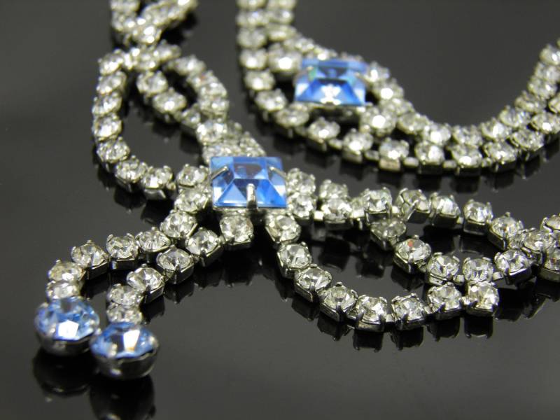 Vintage Strass-Set Kette Halskette Und Armband Mit Lebhaften Blauen Akzent von VintagePresentations