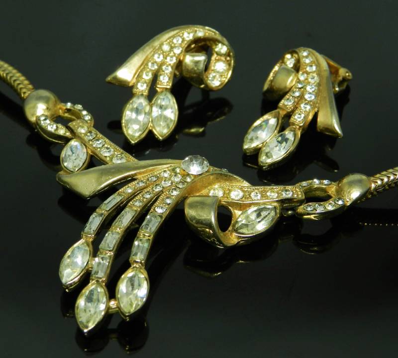 Vintage Straßkette Und Ohrringe Demi-Parure Inmitten Goldton Mit Baguettes Marquis Steinen von VintagePresentations