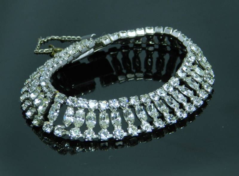 Vintage Unverwechselbare Armband Mit Petite Marquis Und Runde Prong Set Strasssteine von VintagePresentations