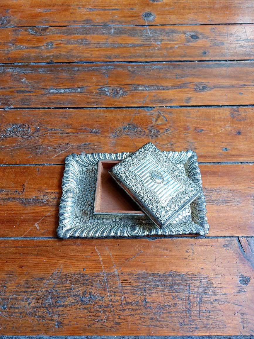 Vintage Versilberte Trinket Box & Tablett Vintage Versilberte Trinket Box & Tablett von VintageResurgence