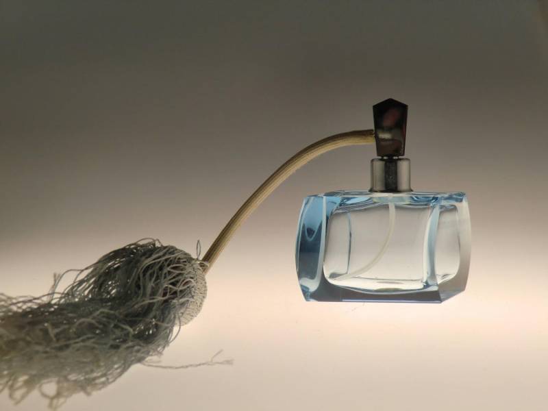 Boho Czech Art Deco Aquamarin Blau Geschliffen Glas Parfum Flasche von VintageRetroEu