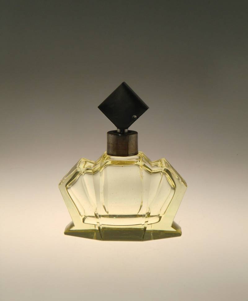 Boho Czech Art Deco Citrin Handgeschnittenes Glas Parfüm Flacon von VintageRetroEu