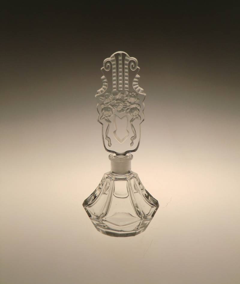 Boho Czech Art Deco Crystal Clear Cut Glas Parfum Flasche Mit Intaglio Rosen Auf Stopper von VintageRetroEu